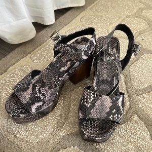 NEVER WORN Topshop Snake Print Platforms